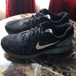 Black Mens Nike Lunarglide 6 size 9 used signs of normal wear